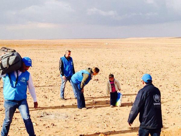 Czterolatek z Syrii przemierzał pustynię w Jordanii. Jego zdjęcie obiega świat