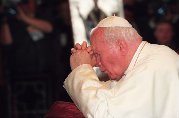 Trzej 18-latkowie sprawcami kradzieży relikwii Jana Pawła II
