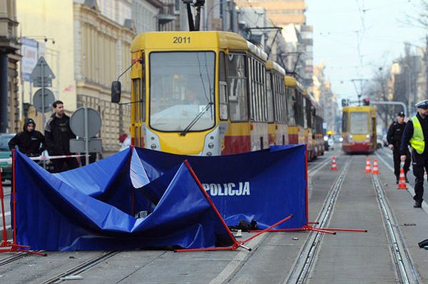 Nie można odczytać filmu, który jest dowodem ws. śmiertelnego potrącenia tramwajem 3 osób w Łodzi