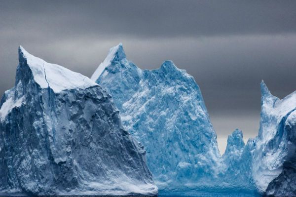 Akcja ratunkowa w Antarktyce. Statek z 74 osobami uwięziony