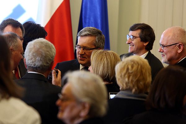 Prezydent wręczył odznaczenia działaczom opozycji demokratycznej w PRL