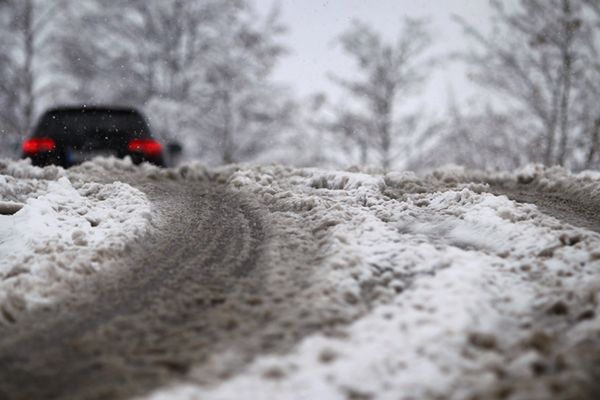 Trudne warunki na drogach w okolicach Płocka