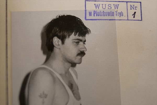 Mariusz Trynkiewicz podczas wizji lokalnej w 1988 r.: "uderzałem z góry, na oślep"