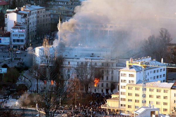 Protestujący wdarli się do siedziby rządu w Sarajewie. Podpalili siedzibę prezydenta