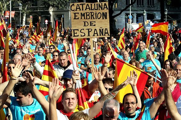 Manifestacja w Barcelonie przeciw katalońskim separatystom