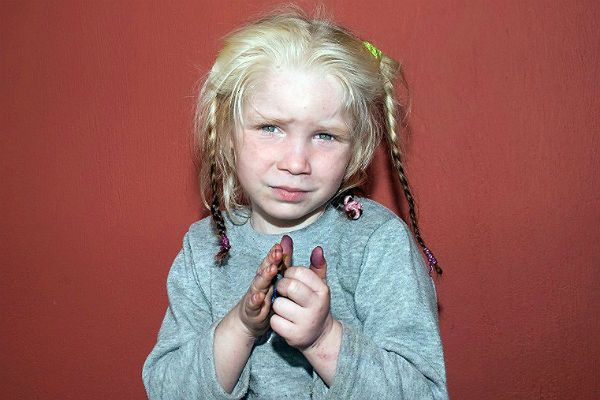 Grecka policja sprawdza, kim jest odnaleziona wśród społeczności Romów 4-letnia blondynka