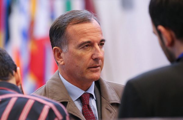 Franco Frattini w "Le Monde": ubiegam się o stanowisko szefa NATO