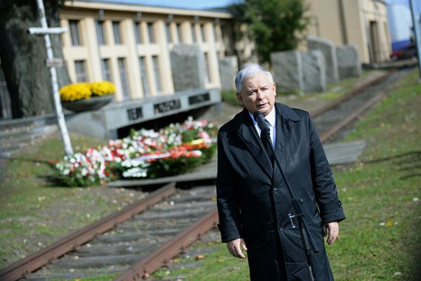 Politycy PiS oddali hołd cywilnym ofiarom powstania warszawskiego