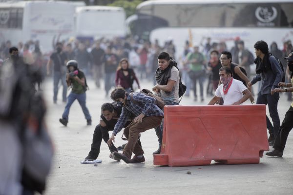 Meksyk: starcia z policją w 45. rocznicę protestów studenckich