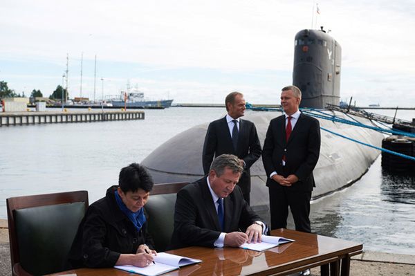 Umowy na dostawę trzech niszczycieli min i patrolowca podpisane