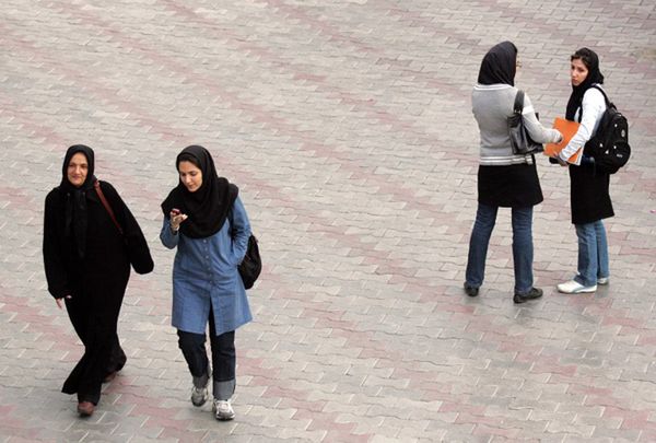 W Iranie zatrzymano mężczyzn podejrzanych o oblewanie kobiet kwasem