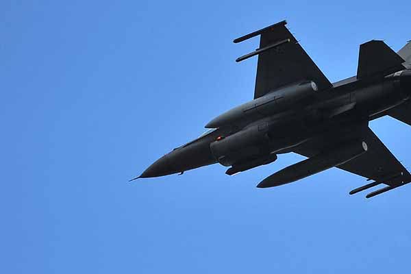 Polska armia kupi pociski dla F-16