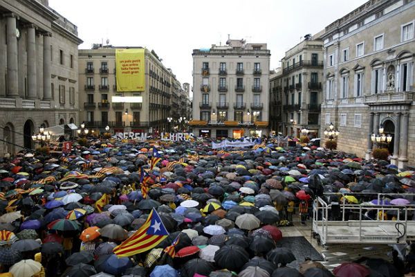 Tysiące Katalończyków demonstrują. Żądają referendum w sprawie niepodległości