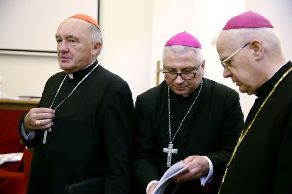 Episkopat: niech prawo nie zmusza katolików do życia jak ateiści