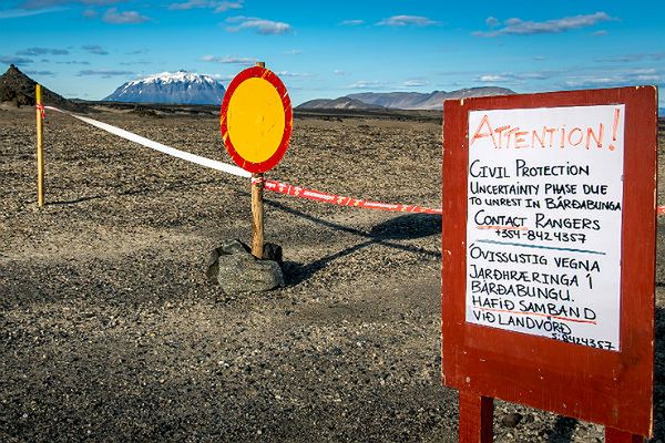 Czerwony alert lotniczy po erupcji wulkanu na Islandii