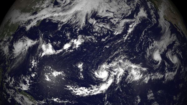 Do Japonii zbliża się potężny tajfun, odwołano setki lotów