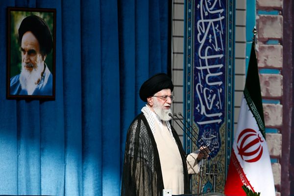Ajatollah Ali Chamenei nazywa Izrael wściekłym psem i oskarża go o ludobójstwo
