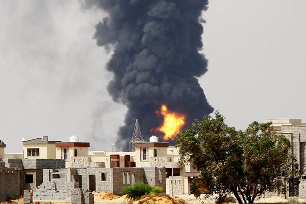 Sytuacja w Libii "bardzo niebezpieczna" - podał rząd. Pod stolicą płoną zbiorniki paliwa