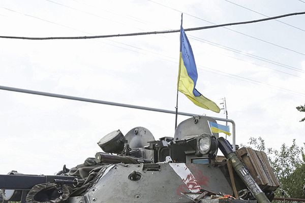 Kijów: separatyści ostrzeliwują Donieck z czołgów pod ukraińskimi flagami