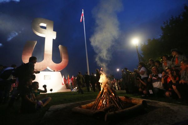 Ogień pamięci na Kopcu Powstania Warszawskiego