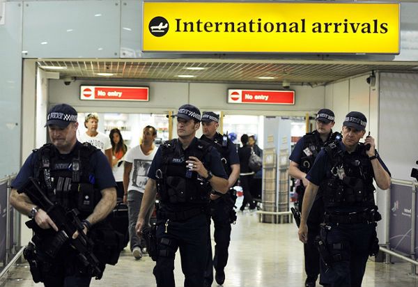 Zagrożenie terrorystyczne w ruchu powietrznym - Wielka Brytania zwiększa kontrole pasażerów