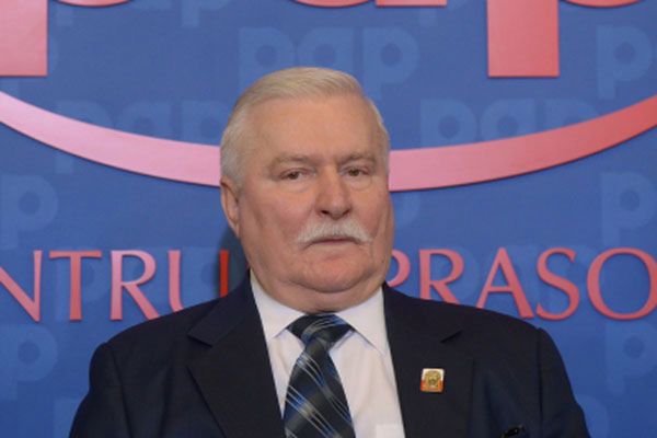 Lech Wałęsa: ważne rzeczy załatwiajmy w poważnych miejscach