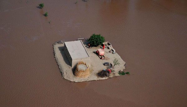 200 tysięcy ludzi odciętych od świata przez powódź