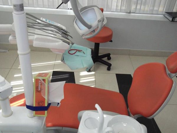 64-latka w USA zmarła po zabiegu usunięcia 20 zębów. Dentysta nie chciał przerwać operacji