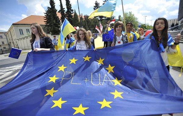 Polacy wierzą, że Unia Europejska uratuje gospodarkę... przed polskim rządem?