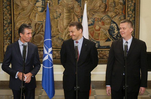 Anders Fogh Rasmussen: NATO stoi ramię w ramię z Polską
