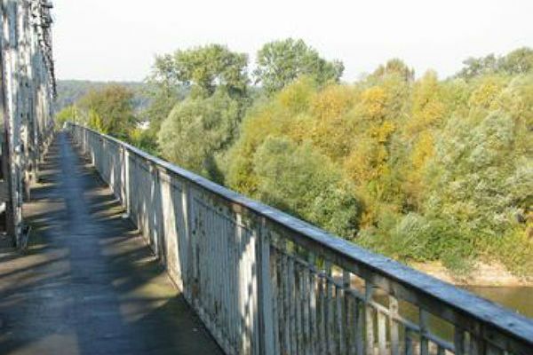 14-latka chciała się zabić skacząc z mostu do Wisły