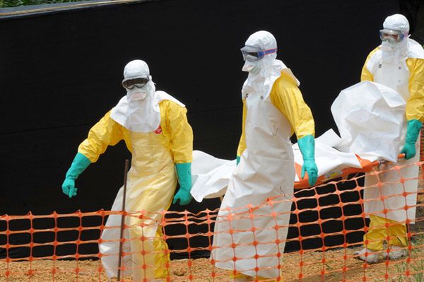 Grabarze w Afryce porzucili ciała zmarłych na ebolę