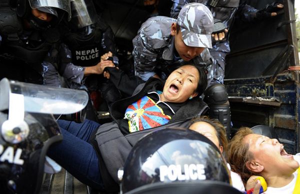 Nepal pod naciskiem Chin zaostrza kurs wobec tybetańskich uchodźców - alarmuje HRW