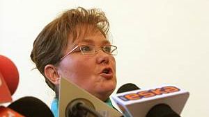 Minister pracy i polityki społecznej Anna Kalata podczas konferencji dotyczącej zamierzeń resortu w 2007 r.