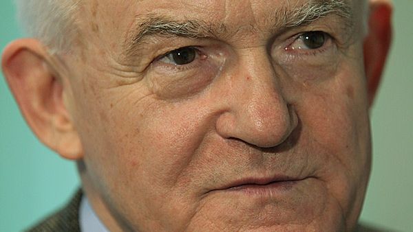 Lider SLD Leszek Miller na konferencji prasowej w Warszawie.