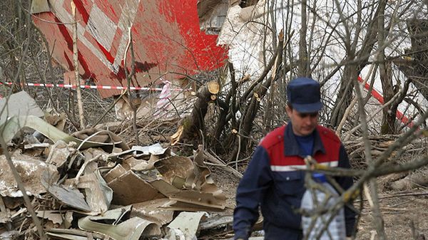 Część polskiego Tu-154M na miejscu katastrofy pod Smoleńskiem