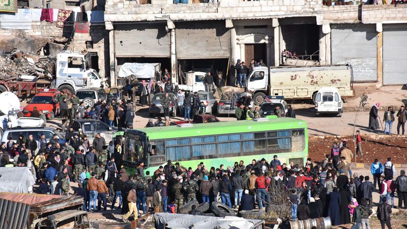 Mieszkańcy Aleppo czekają na ewakuację ze zniszczonego miasta.