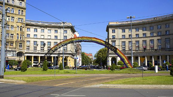 Tęcza na pl. Zbawiciela w Warszawie