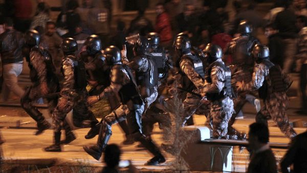 Jordańskie siły bezpieczeństwa w czasie protestów w Ammanie