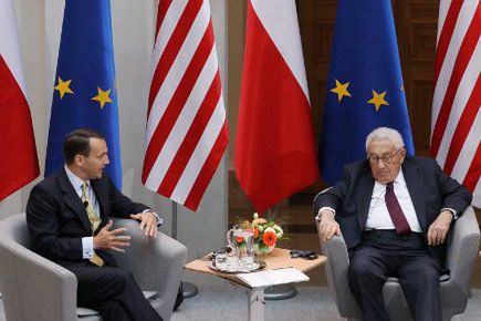 Kissinger i Sikorski o potrzebie wzmocnienia sił militarnych UE