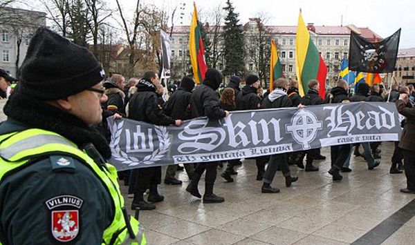 Wzywanie do "rzezi Polaków" to tylko "niewinne wygłupy"