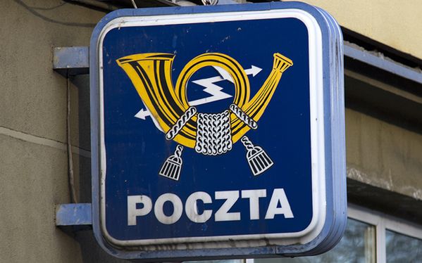 Zaadresowane paczki klientów Poczty Polskiej znalezione w kontenerze we Włochach