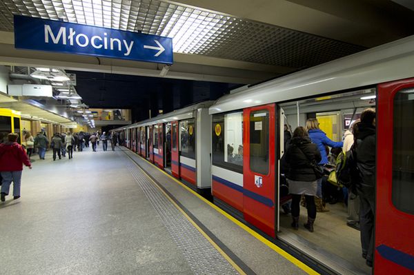 Poranne kłopoty w warszawskim metrze