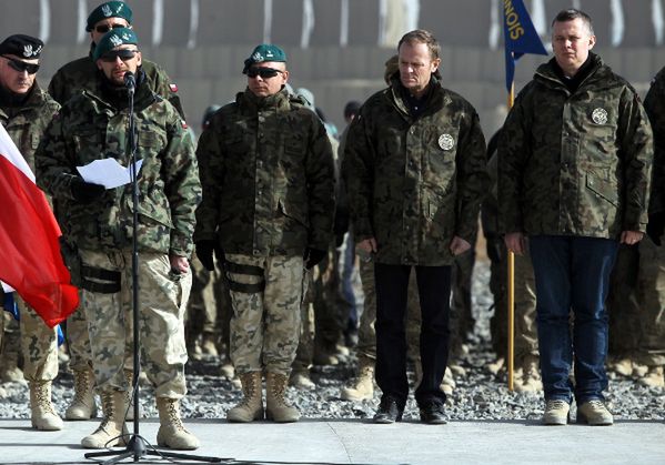 Tusk poleciał do Afganistanu - zaskakująca wizyta premiera