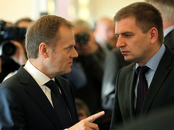 Tusk ma kłopoty - nie może podjąć decyzji