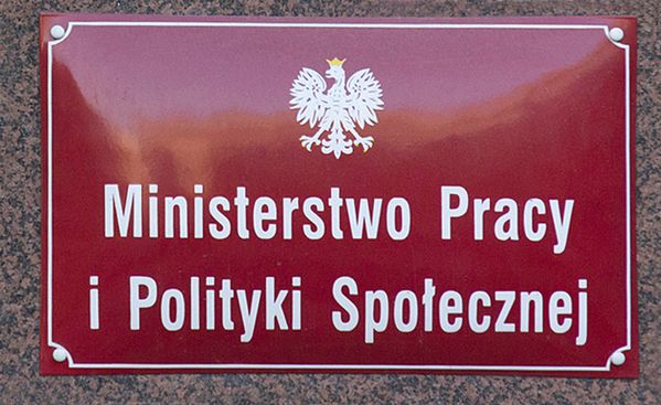 Resort pracy przygląda się Polakom na "chorobowym"