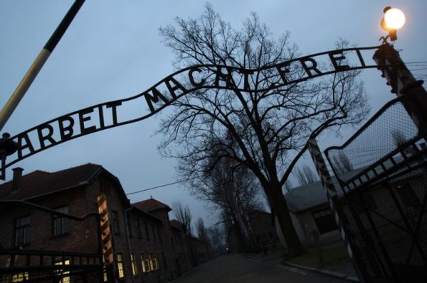 Auschwitz w reklamie firmy gazowej