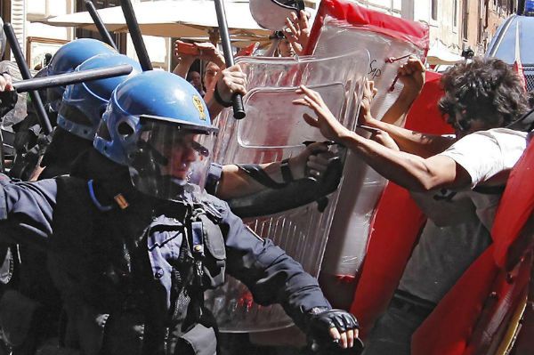 Włochy: młodzi wychodzą na ulice protestować