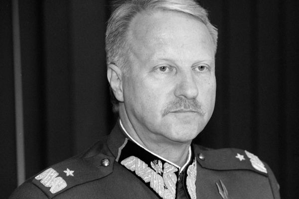 Gen. Sławomir Petelicki miał tylko jedną kulę. "Zaplanował swój krok"