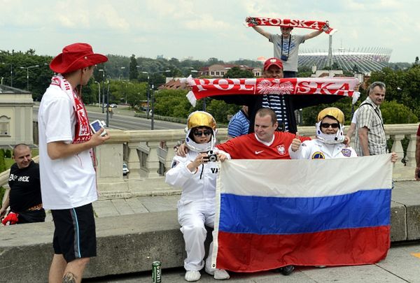 Zgoda władz miasta na marsz kibiców - za i przeciw